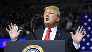 ‘러시아 스캔들’ 수사 벗어난 트럼프 멕시코 국경 폐쇄 경고