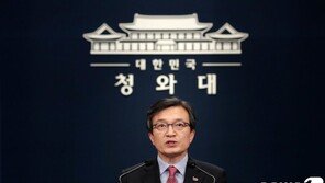 [전문] 김의겸 대변인 “‘결정 장애’에 아내가 질려…다 제 탓”