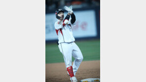 ‘나비처럼 날자!’ 5연패 KT 깨운 강백호의 세리머니