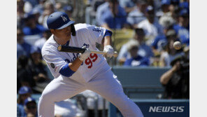 류현진, 연장 12회 대타 출전…결과는 유격수 땅볼