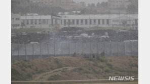 이스라엘-가자 국경서 대규모 시위…팔레스타인 시민 33명 부상