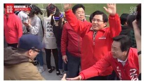 황교안, 축구장서 선거유세 논란…연맹 “황교안 측, 막무가내로 진입”