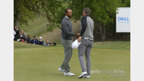 후계자는 제쳤지만, 무명은 넘지 못한 ‘골프 황제’