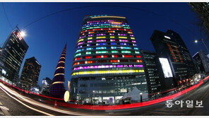 [청계천 옆 사진관]화려해진 청계천의 밤풍경…뷔렌의 작품 ‘포토스팟’으로