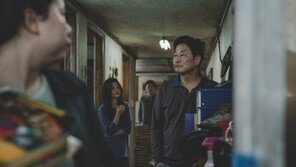 올해 칸 초청장, 누구 손에?…봉준호 ‘기생충’ 유력