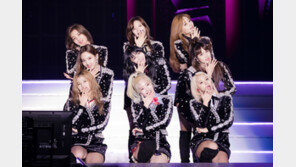 ‘트와이스’ 도쿄돔 10만명 들썩, 모모·사나 금의환향