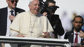 교황 “국경봉쇄하는 자는 장벽의 포로돼”…트럼프 간접비판