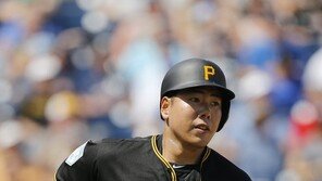 강정호 시즌 첫 2루타 폭발, 추신수는 대타 출전