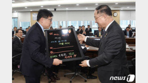 ‘퇴근 후 SNS 줄이고 휴가는 자유’…정부, 일하는 방식 바꾼다