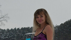 女교사, 야한 옷 탓 해고?…‘선생도 사람’ 동료들 노출시위 ‘동참’