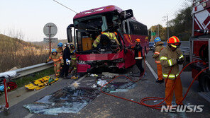 고흥서 트레일러·관광버스 등 3중 추돌…14명 중·경상