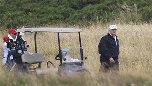 트럼프는 ‘속임수의 제왕’…골프시 속임수 다룬 책 발간