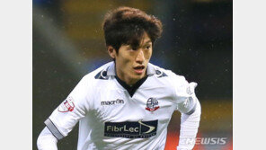 이청용, 잘 나왔네…월급 못받은 볼턴 선수들 훈련거부