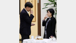 국회 운영위 4일 靑 업무보고, 조국은 불참…여야 격론 예고