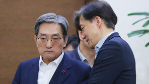 조국·조현옥 책임 아니라는 靑…노영민 책임론으로 번지나