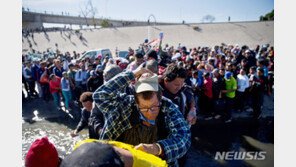 美백악관, “멕시코 국경폐쇄 모든 옵션 검토중”