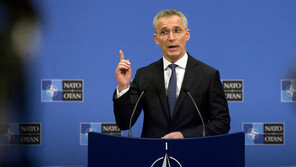 트럼프, 부친과 조부 출신국 잘못 말해 …AP팩트체크