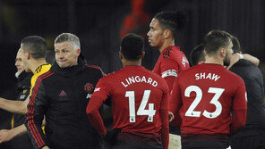 맨유도 덜미, EPL 빅4 경쟁 더욱 뜨거워졌다