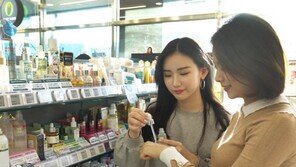 스킨케어 패러다임도 바꾼 '20대'… 에센스, 올리브영서 스킨∙로션 앞질렀다