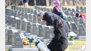文대통령 “4·3 더딘 발걸음에 마음 무거워…끝까지 챙기겠다”