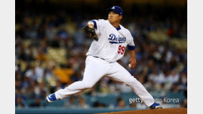 ‘개막 2연승’ 류현진, 현란한 볼 배합&위기관리 빛났다!