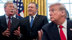 볼턴, 열흘 넘도록 ‘침묵 모드’…‘최대 압박’→‘최대 관여’ 기류 변화? 