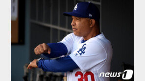 “다양한 무기 가져” 로버츠 감독, 류현진 ‘팔색조 투구’ 칭찬