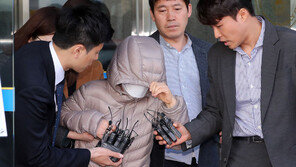 ‘영아 따귀’ 돌보미, 학대 34건 확인…조사후 침묵 귀가