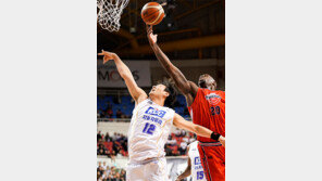 라건아, 후반에만 22점… ‘KCC 징크스’ 훌훌