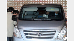 김학의 수사단, 윤중천 사무실 등 10여곳 압수수색…휴대전화 압수