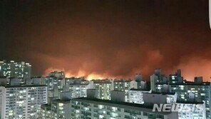 [종합 4보] 고성 산불, 강풍에 속초 시내로 급속 확산…1명 사망·10여명 부상