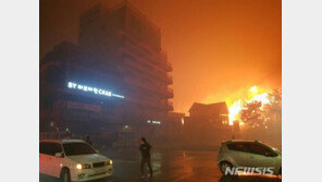 [종합 5보] 속초시내 덮친 산불, 강풍에 속수무책…사상자 속출