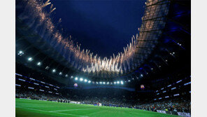 세상에서 가장 행복한 ‘손’… 역사를 쓰다