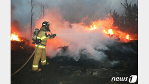 ‘고성 산불’ 기름부은 강풍 언제 잦아드나…특보는 오전 해제