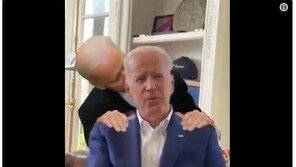 트럼프, 트위터에 ‘나쁜손’ 합성 영상 올려 바이든 조롱