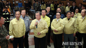 [속보] 문 대통령, 고성 산불 현장 방문…이재민 위로 