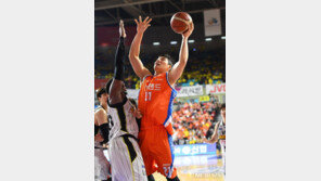 ‘19득점 깜짝 활약’ 이대헌 “몸 싸움은 자신 있어요”