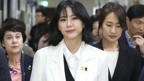 ‘장자연 사건 증언’ 윤지오 캐나다로 복귀 “14일 마지막 인사”