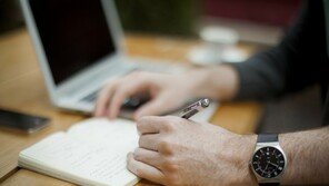 20세에 쓴 ‘자서전’으로 베스트셀러 작가된 청년은 또다시…