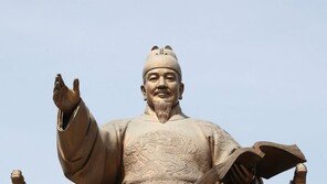 [청계천 옆 사진관] “세수 좀 하자”