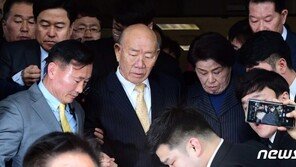 전두환 측 “회고록 ‘거짓말쟁이’는 문학적 표현”…혐의 부인