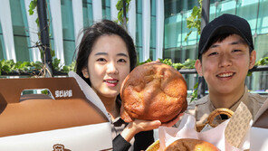 [경제현장.jpg] “지름 20cm, 대왕 모카빵 맛보세요”