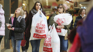 美 10대, 쇼핑에 연 300만원 소비…의류·음식 대부분