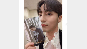 ‘ 음란물 유포’ 혐의 로이킴, 새벽4시 ‘기습 입국’…플래시 세례 피했다