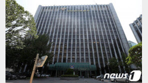 檢, ‘불법사찰·정치개입’ 경찰청 정보국 3번째 압수수색…朴정부로 확대