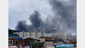 [종합]“계속 펑펑” 충주 화재, 큰 불 잡고 잔불 정리 중·인명피해 無