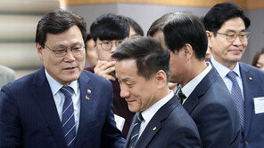 카드사 달래기 나선 당국…약발 먹힐까