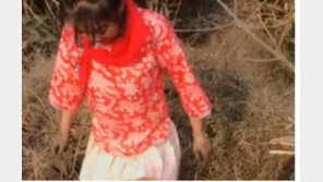 中서 미니스커트에 붉은 스카프 걸친 여성 체포…왜?