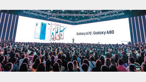 셀카 찍을땐 뒷면 카메라가 앞으로 ‘스르르’