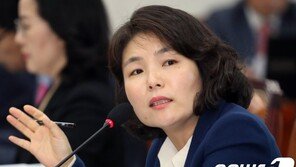 한국당 “김정은, 공개석상서 文대통령에 북한 편에 서라 통첩”